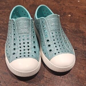 EUC - C11 Teal Sparkle Jefferson Natives